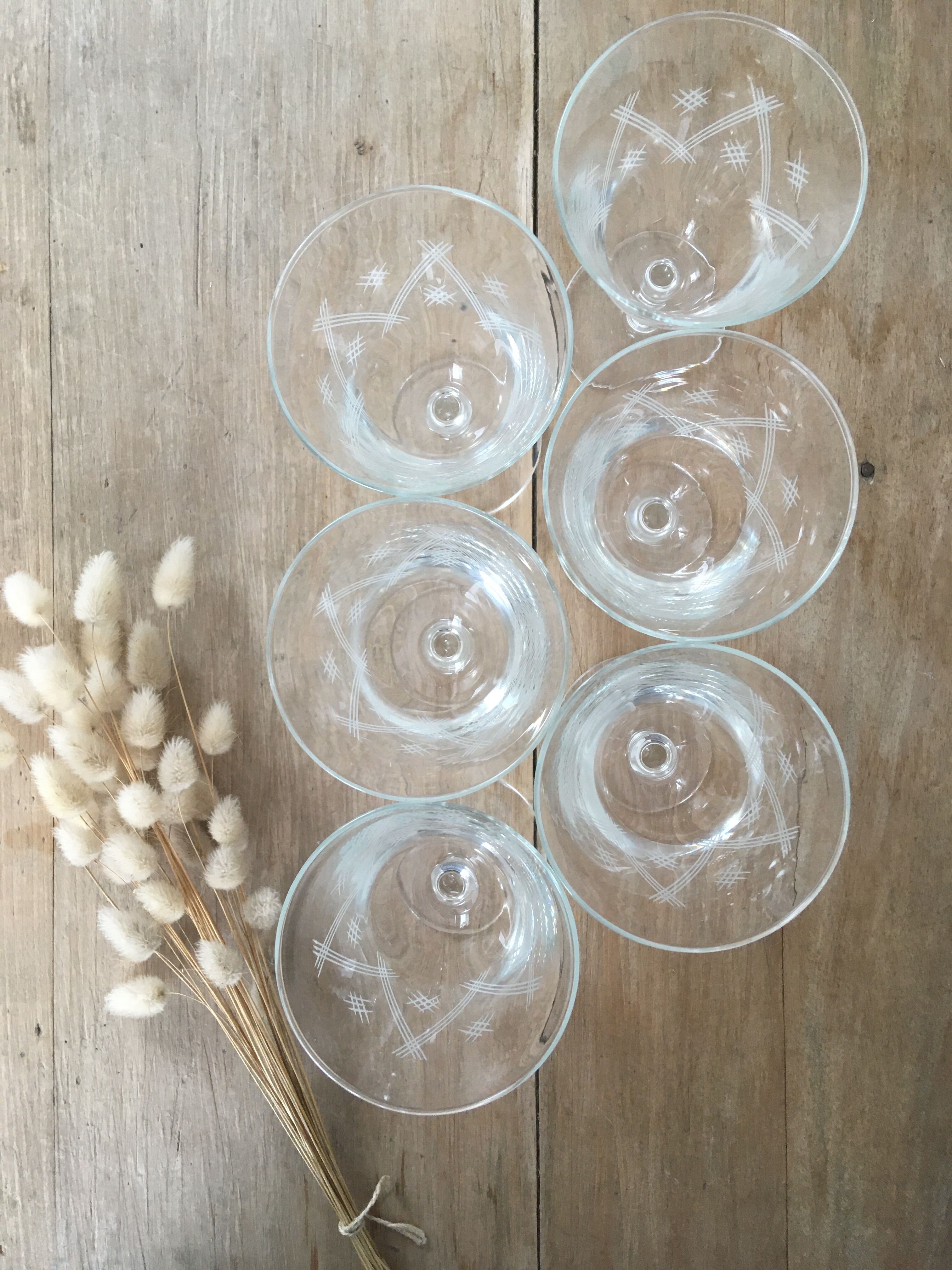 6 verres à pied en verre gravé croisillons