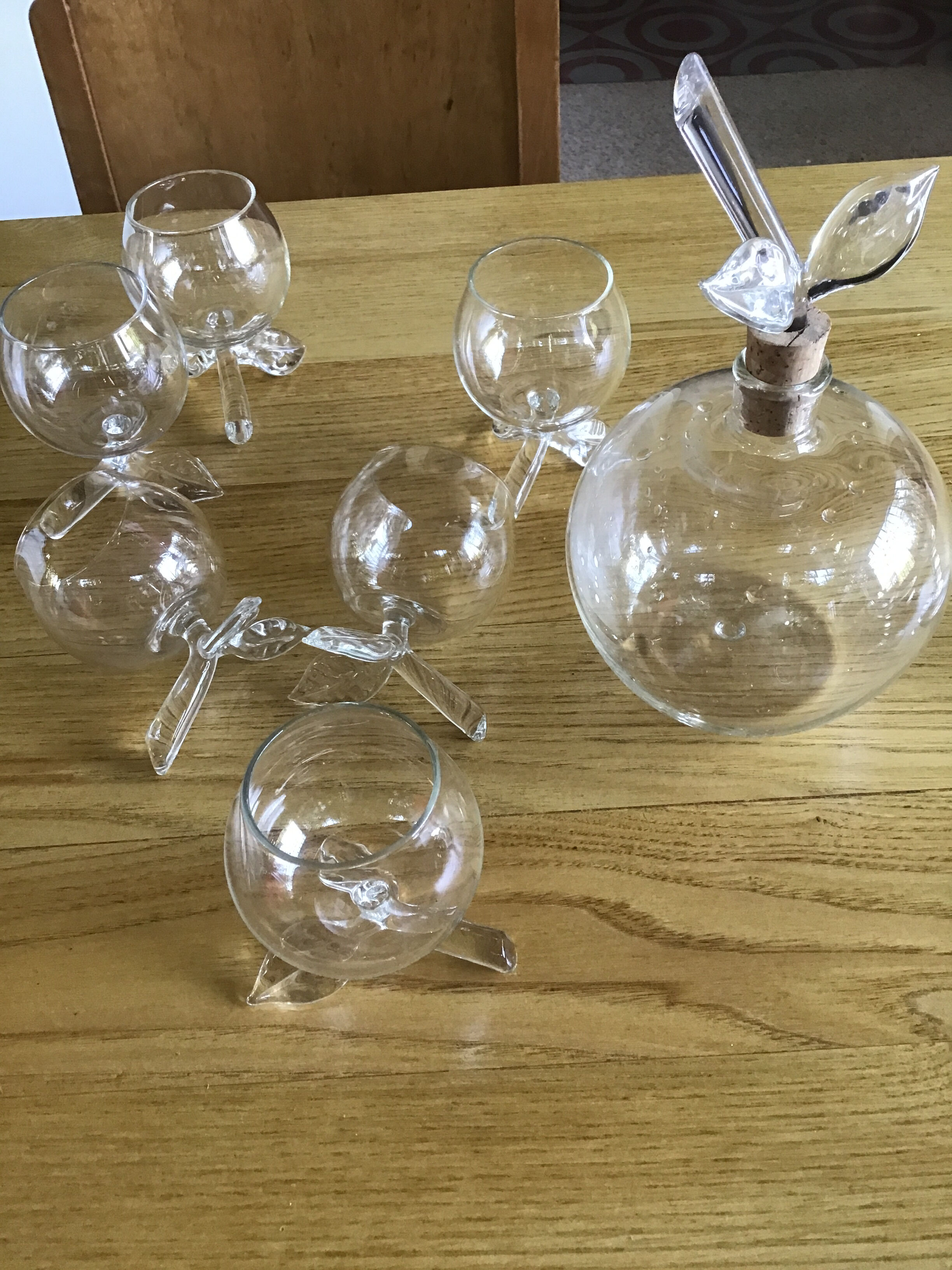 Carafe service and 6 ball glasses