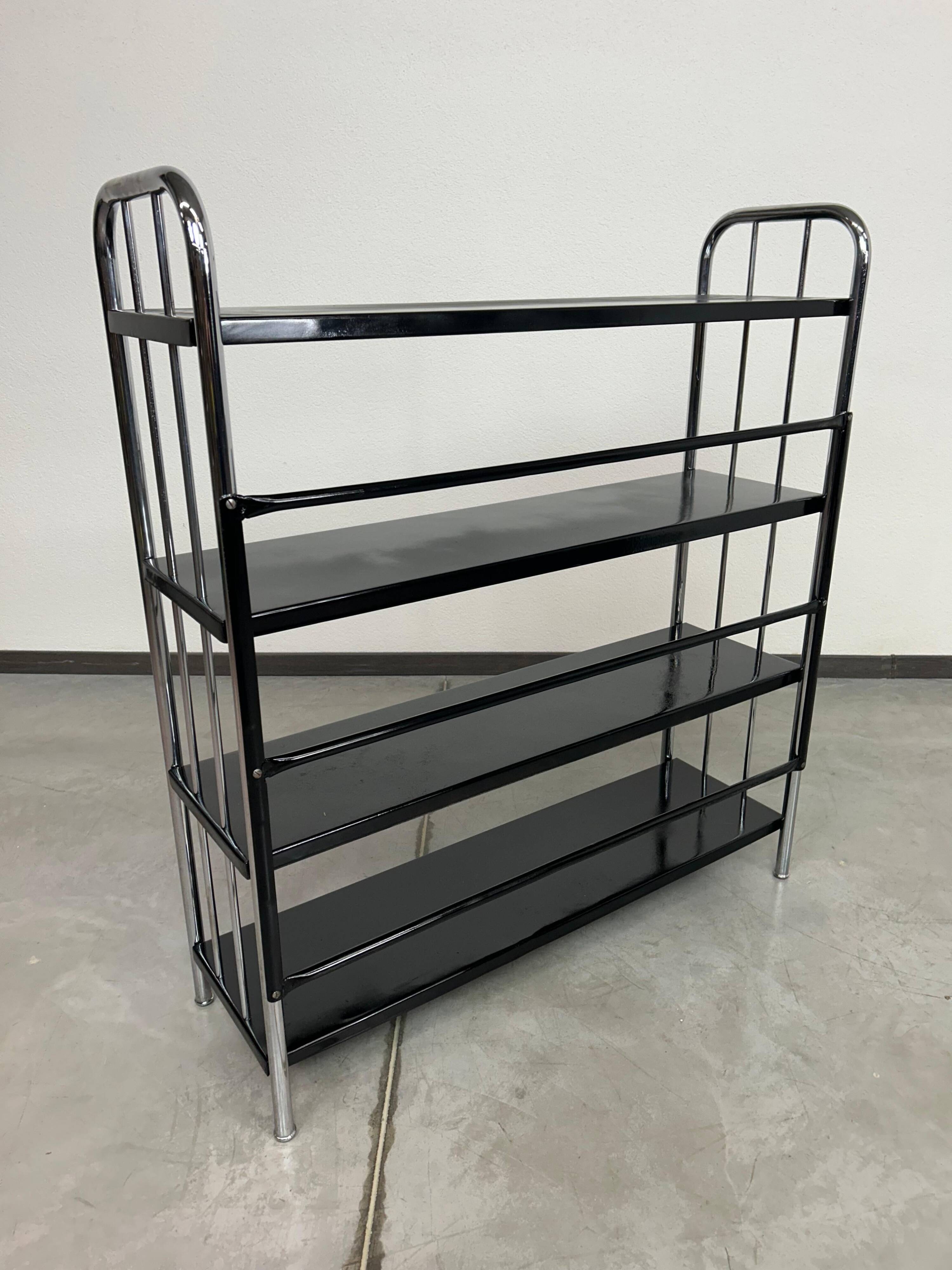 Étagère Bauhaus en acier tubulaire