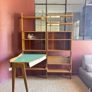 Bibliothèque avec bureau