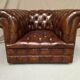 Fauteuil chesterfield marron capitonné