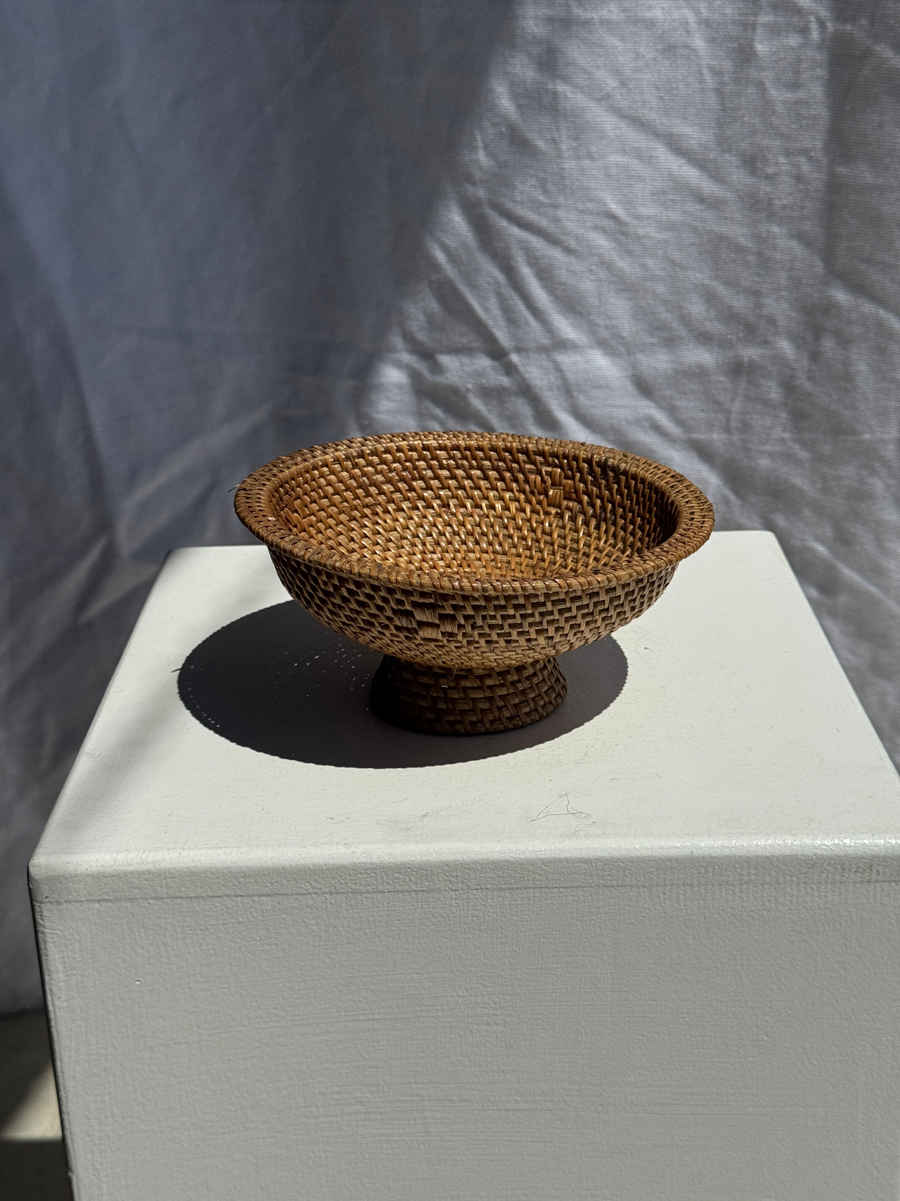 Small bowl on a pedestal made of woven Indonesian rattan D18 H9