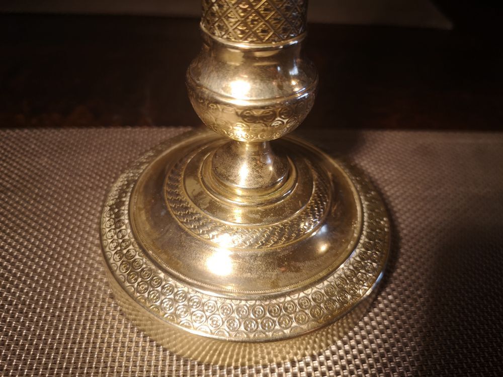 Finely chiseled bronze candle holder - End of 19th century