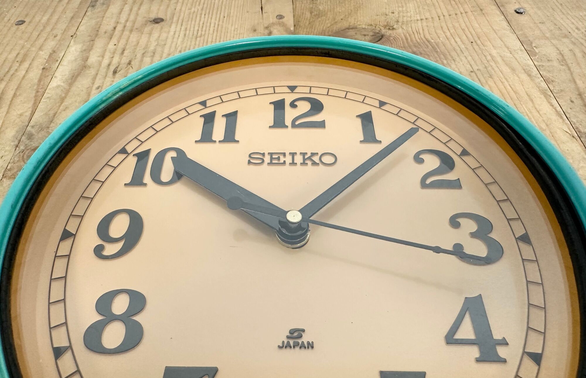Horloge murale vintage turquoise seiko maritime, années 1970
