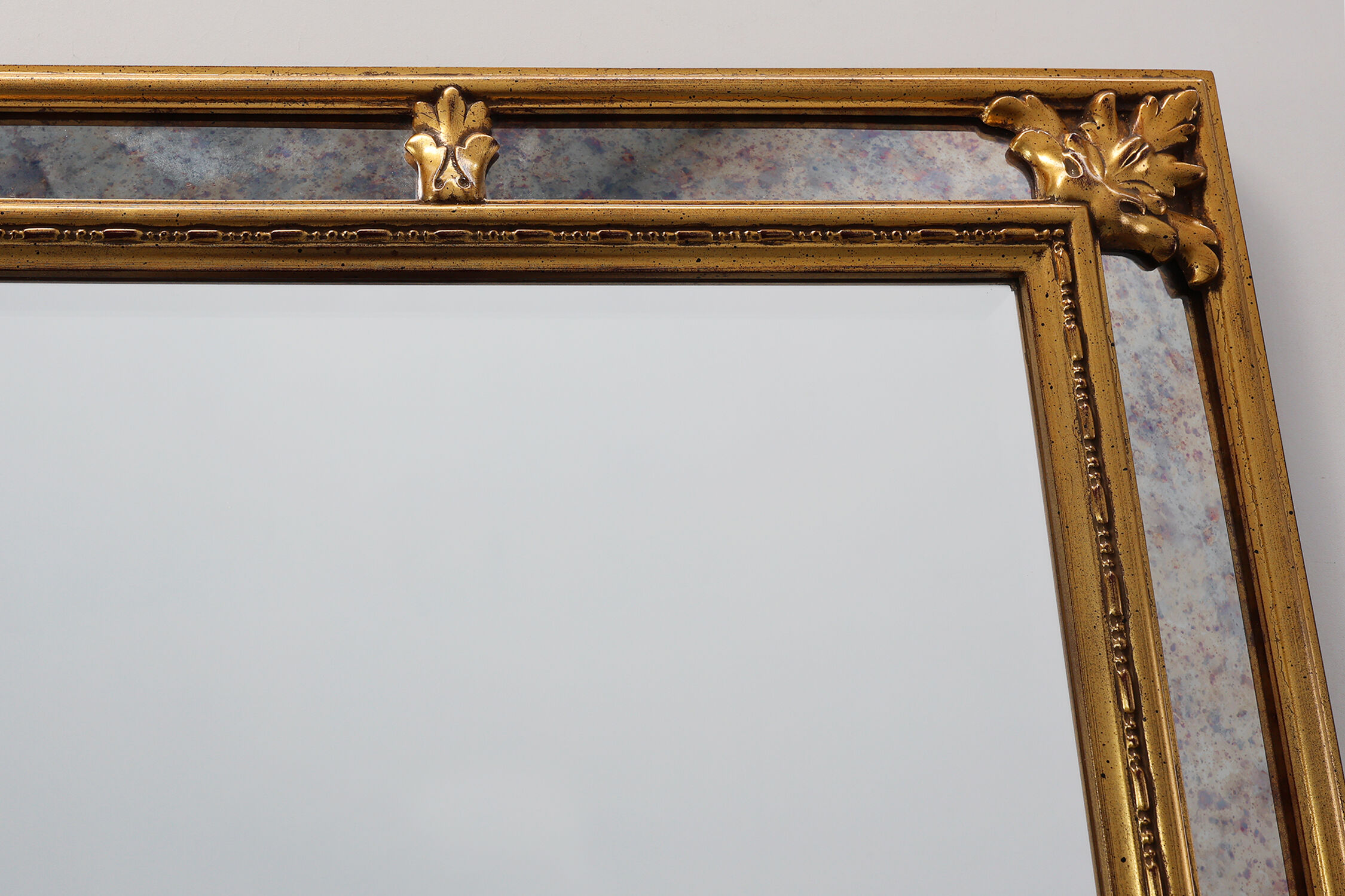 Miroir doré de style baroque par Deknudt, Belgique 20e siècle