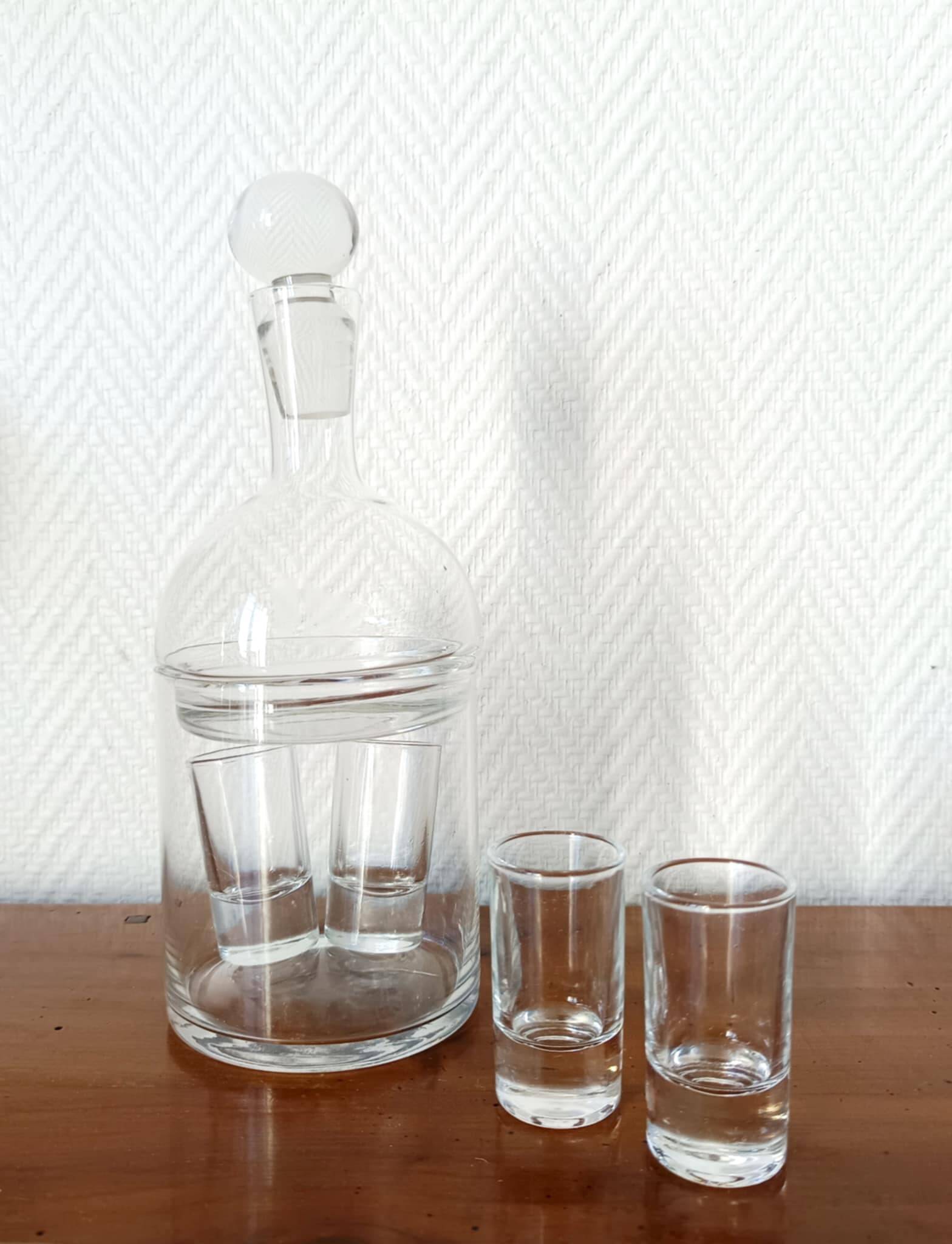 Vintage liqueur whisky service