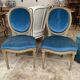 Paire de chaises médaillon en velours
