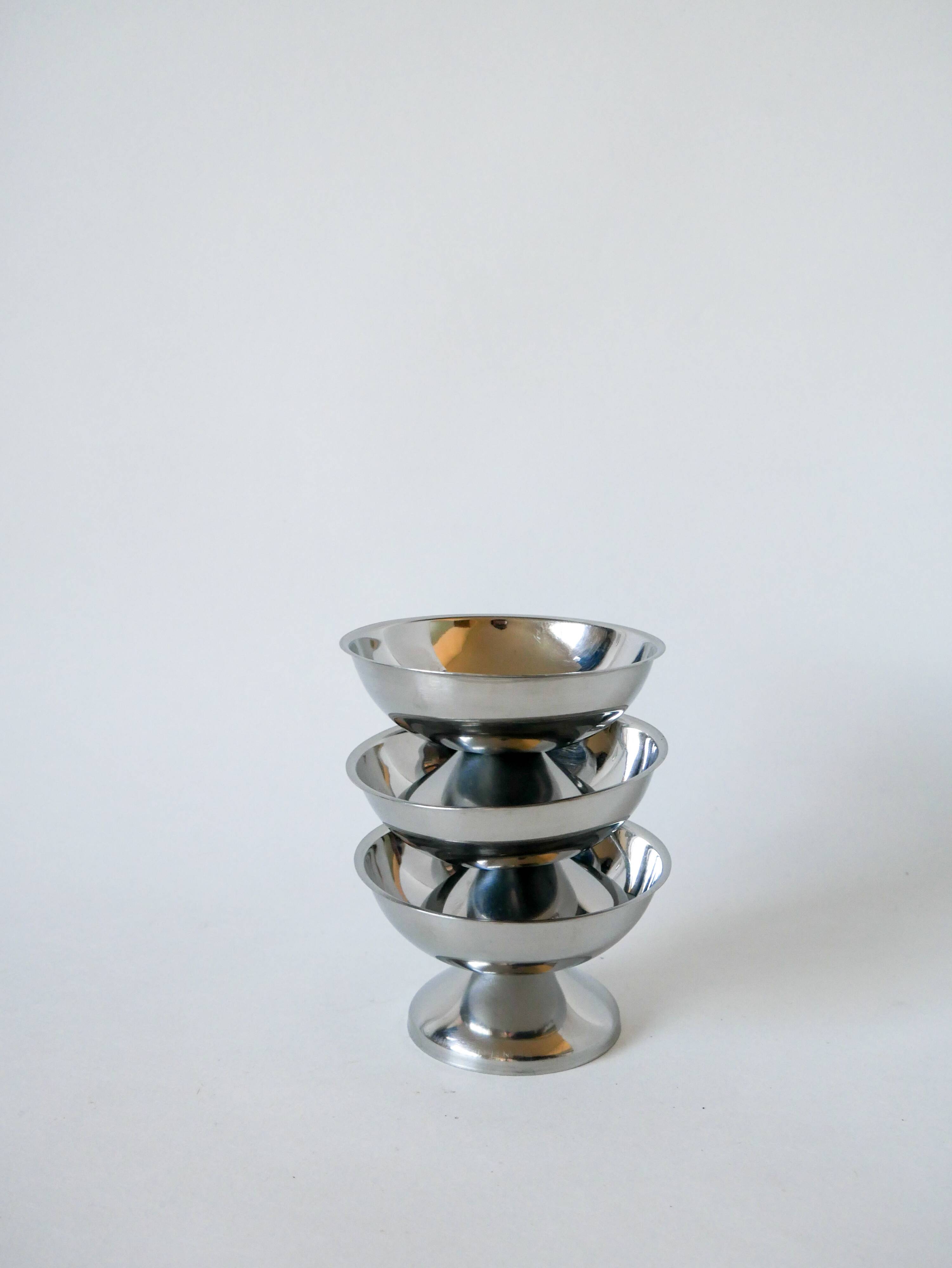Set of 5 stainless steel bowls 1970 10 x 5 cm