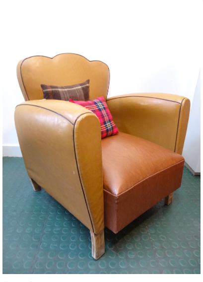 Fauteuil club moustache années 40