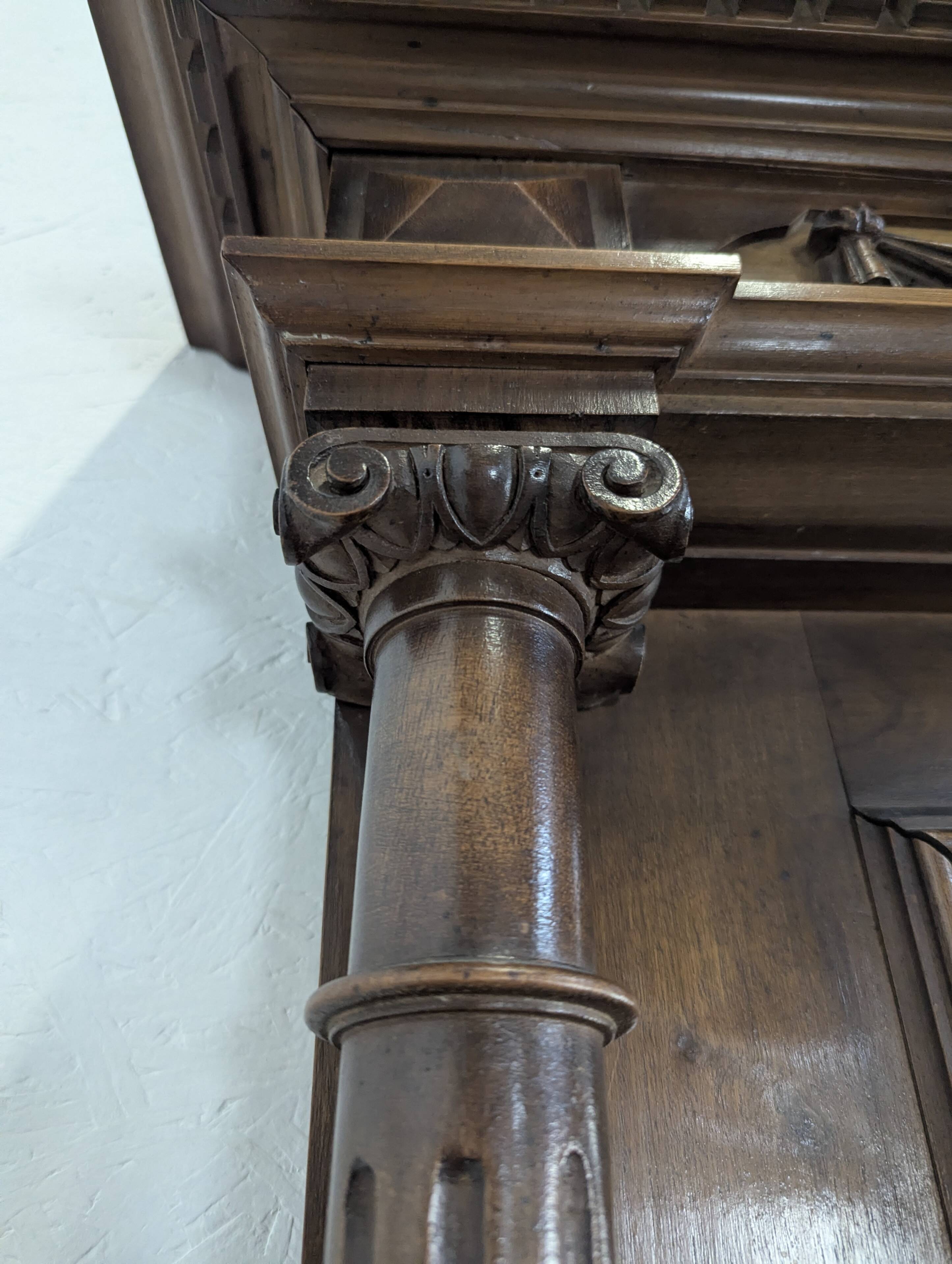 Large Renaissance-style mirror in solid walnut