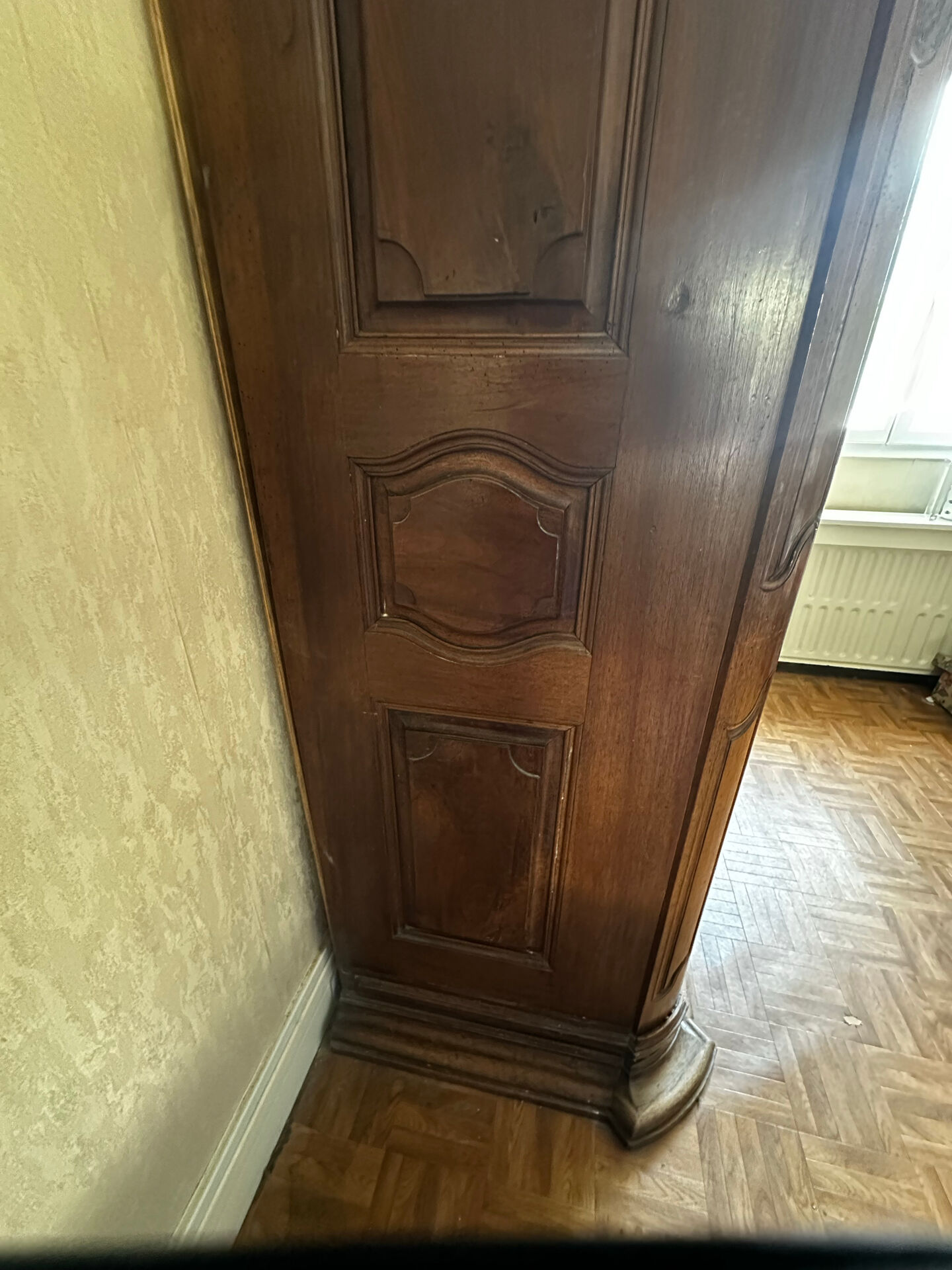 Large Alsatian Louis XV wardrobe in solid walnut – 18th century