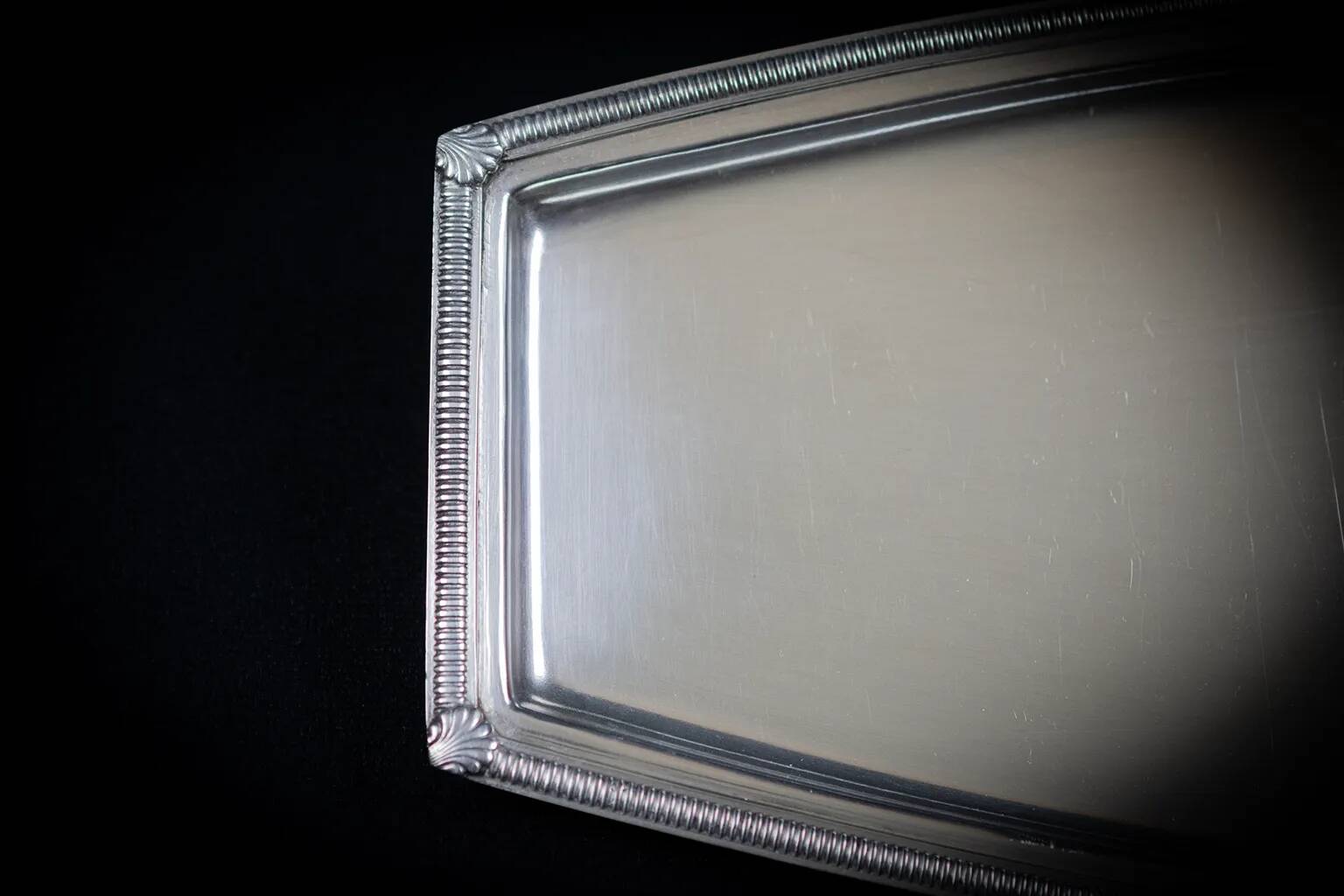 Silver-plated metal cake dish, shell design – hallmarked, 38 x 15 cm