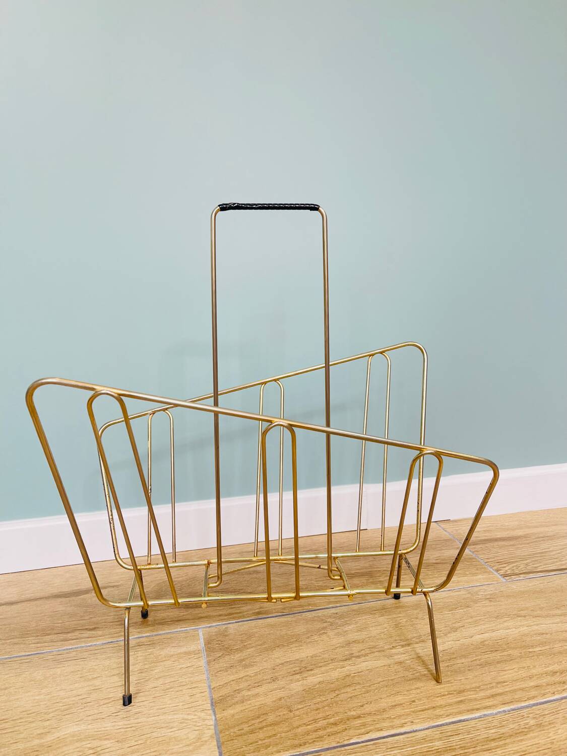 Asymmetrical gold metal magazine rack – 1960s