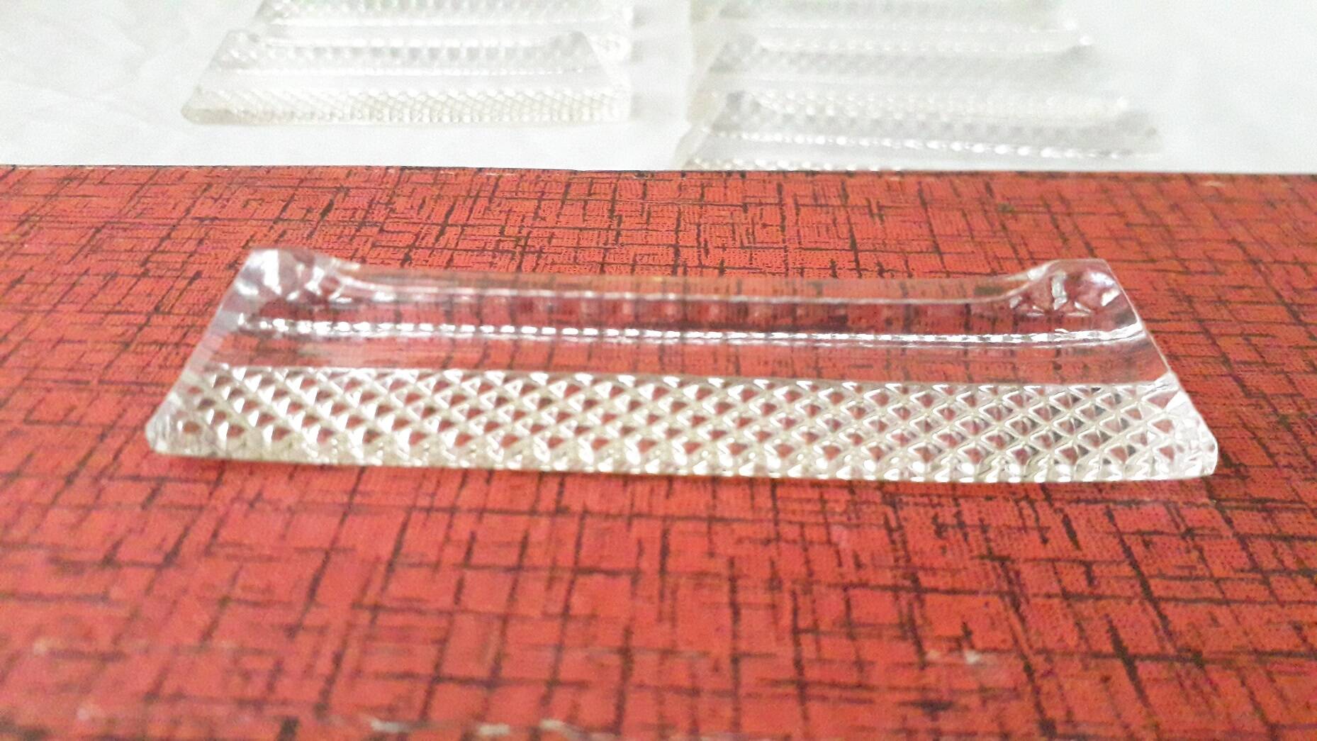 Crystal knife holder