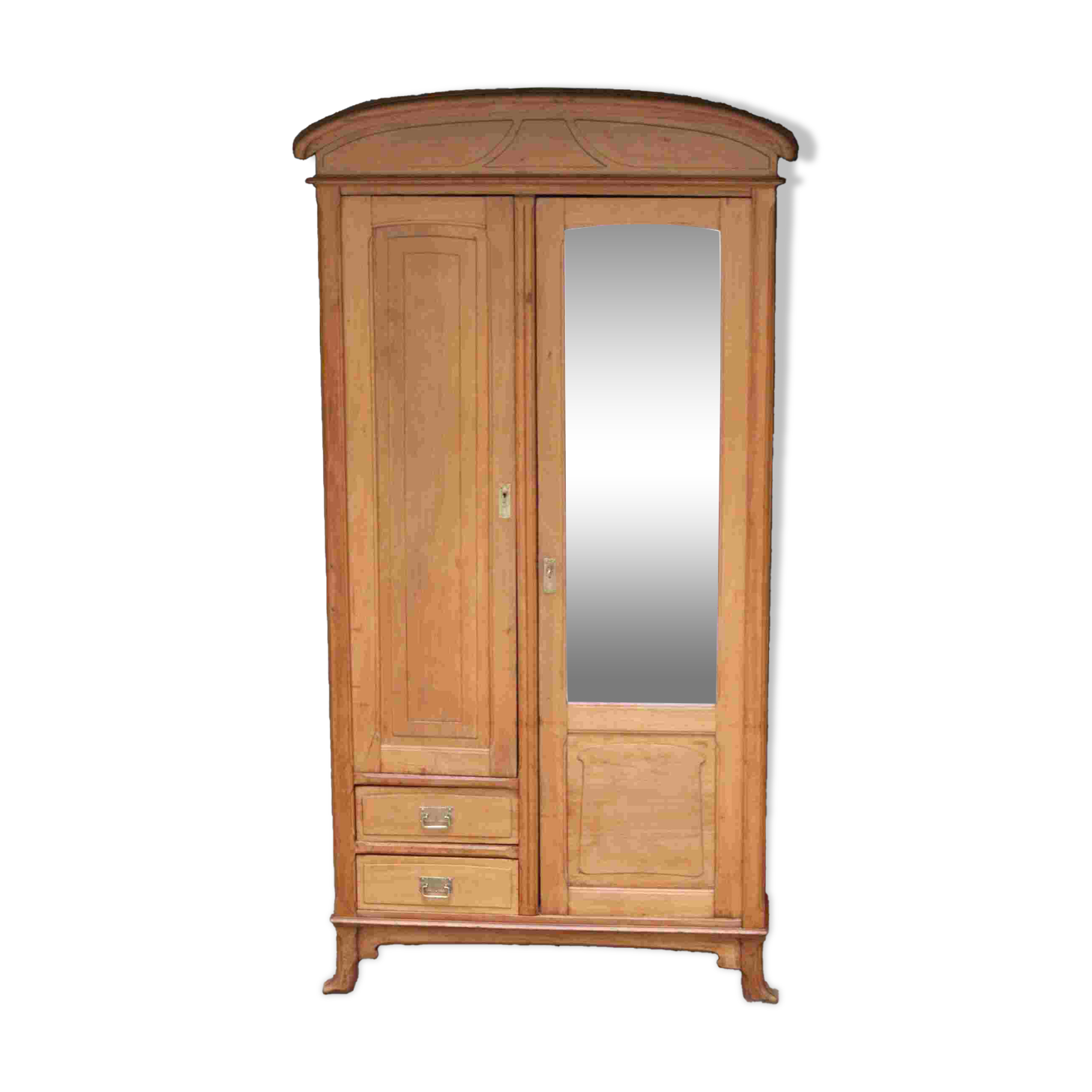 Art Nouveau wardrobe in blond wood with beveled mirror (circa 1909).