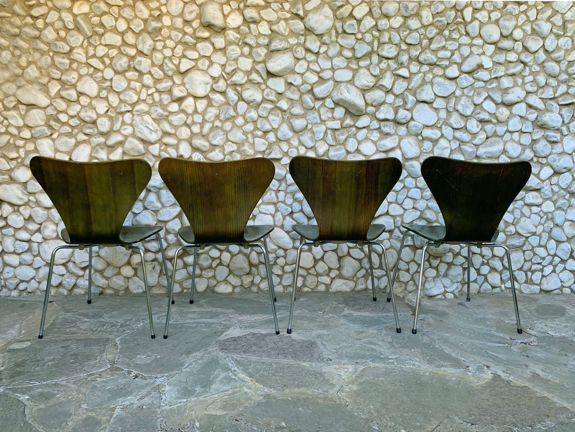 Suite of 4 chairs 3107 olive color, series 7 Arne Jacobsen for Fritz Hansen 1978