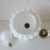 Suspension vintage en verre opalin blanc / Éclairage éclectique années 1970