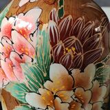Stylish Chinese/Asian vase. Decor Polychrome floral motifs on a golden background. High 35 cm