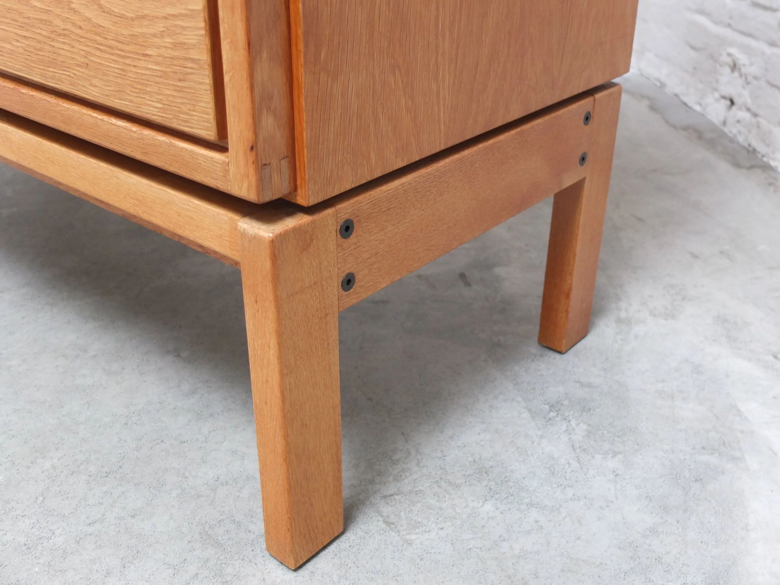 Decorative 'N-Line' bar cabinet in oak by P&J Neirinck, 1968