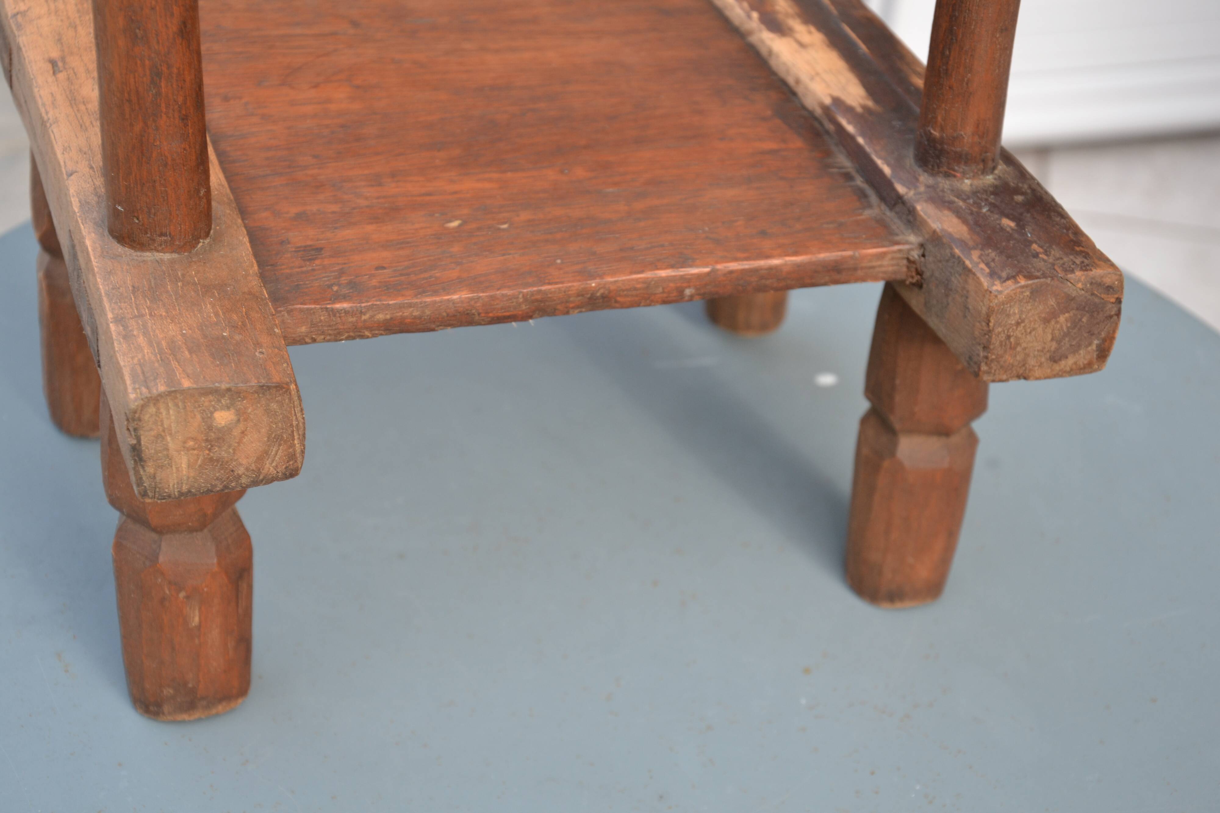 Petite chaise brutaliste