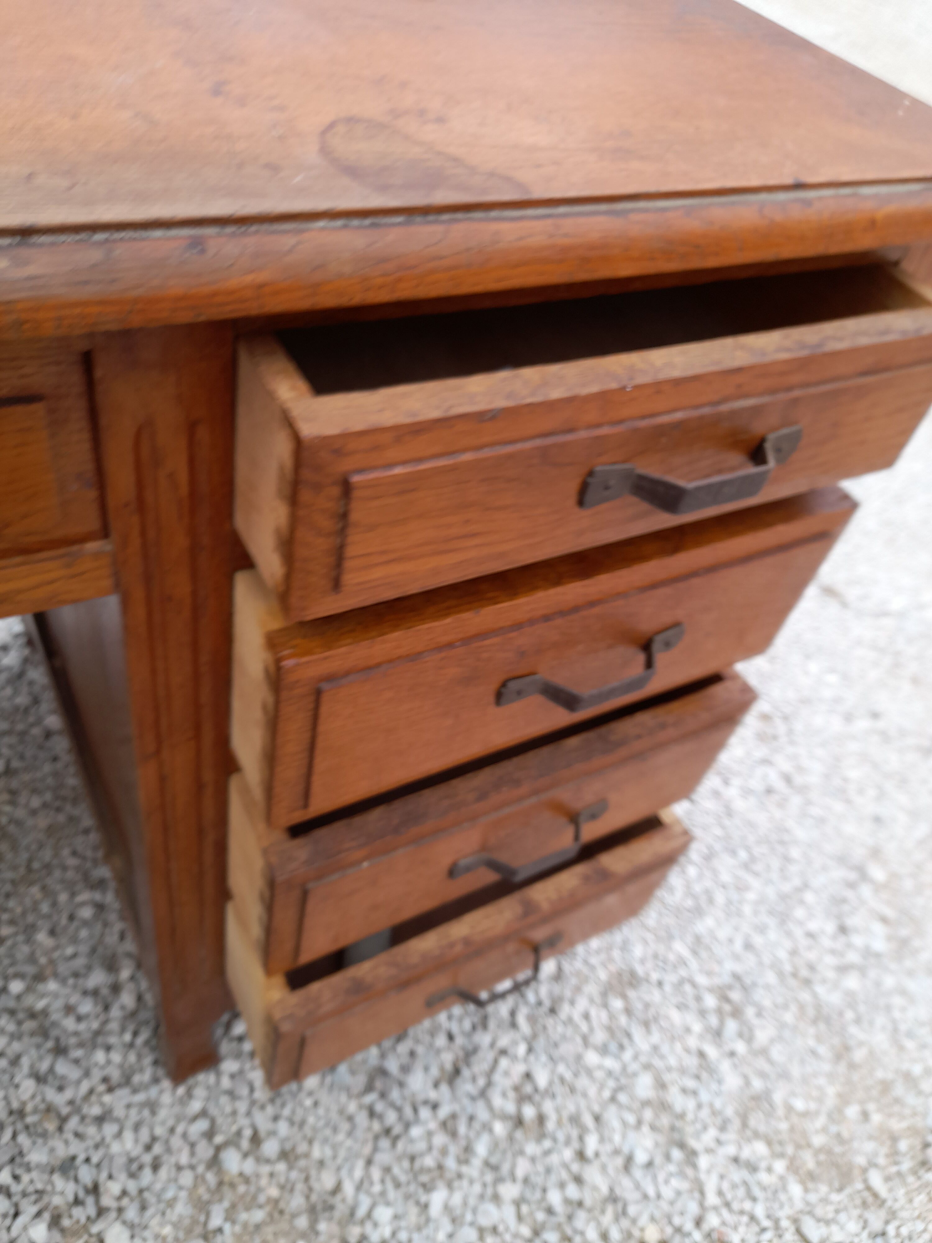 Old oak desk 5 drawers