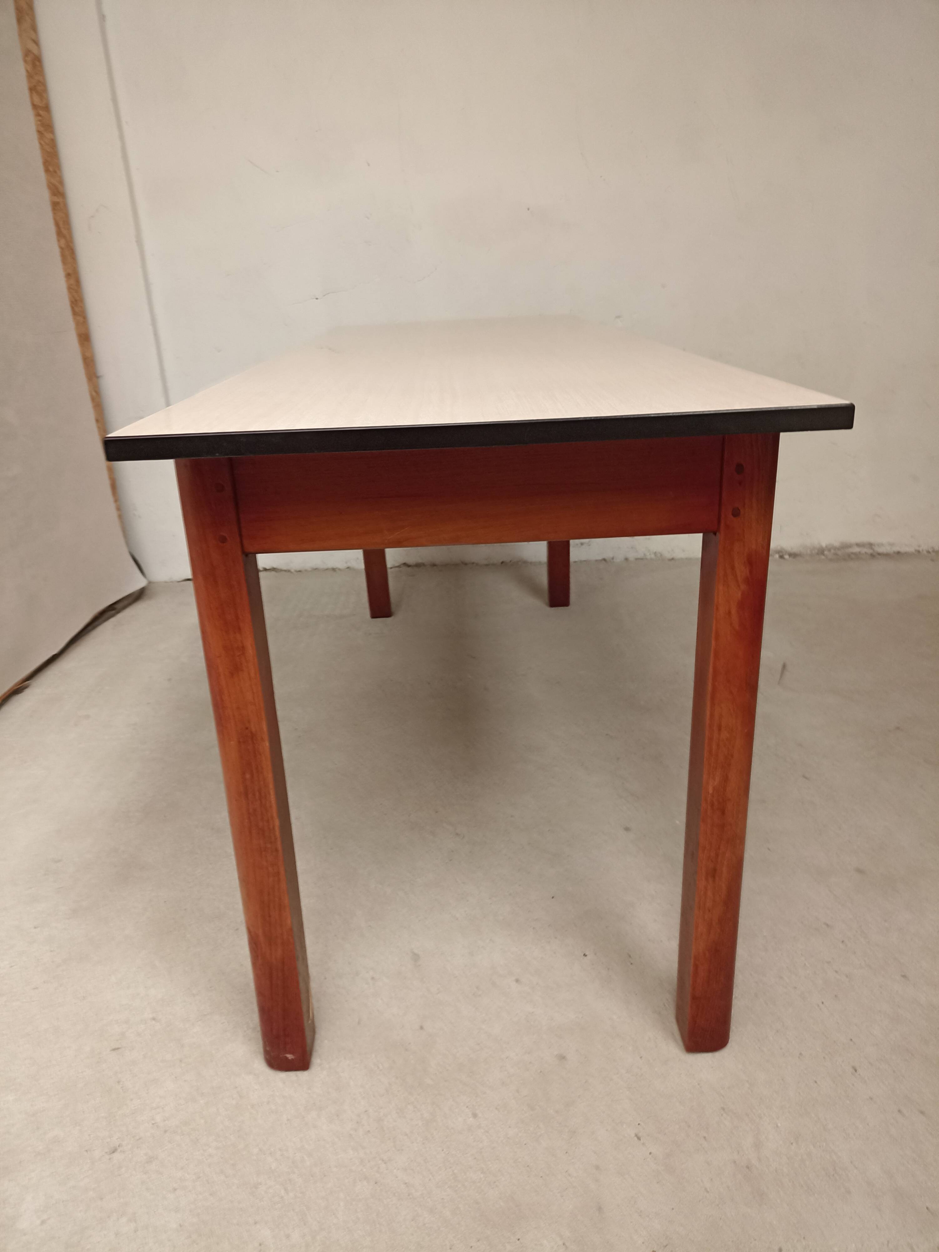 Table bistrot vintage
