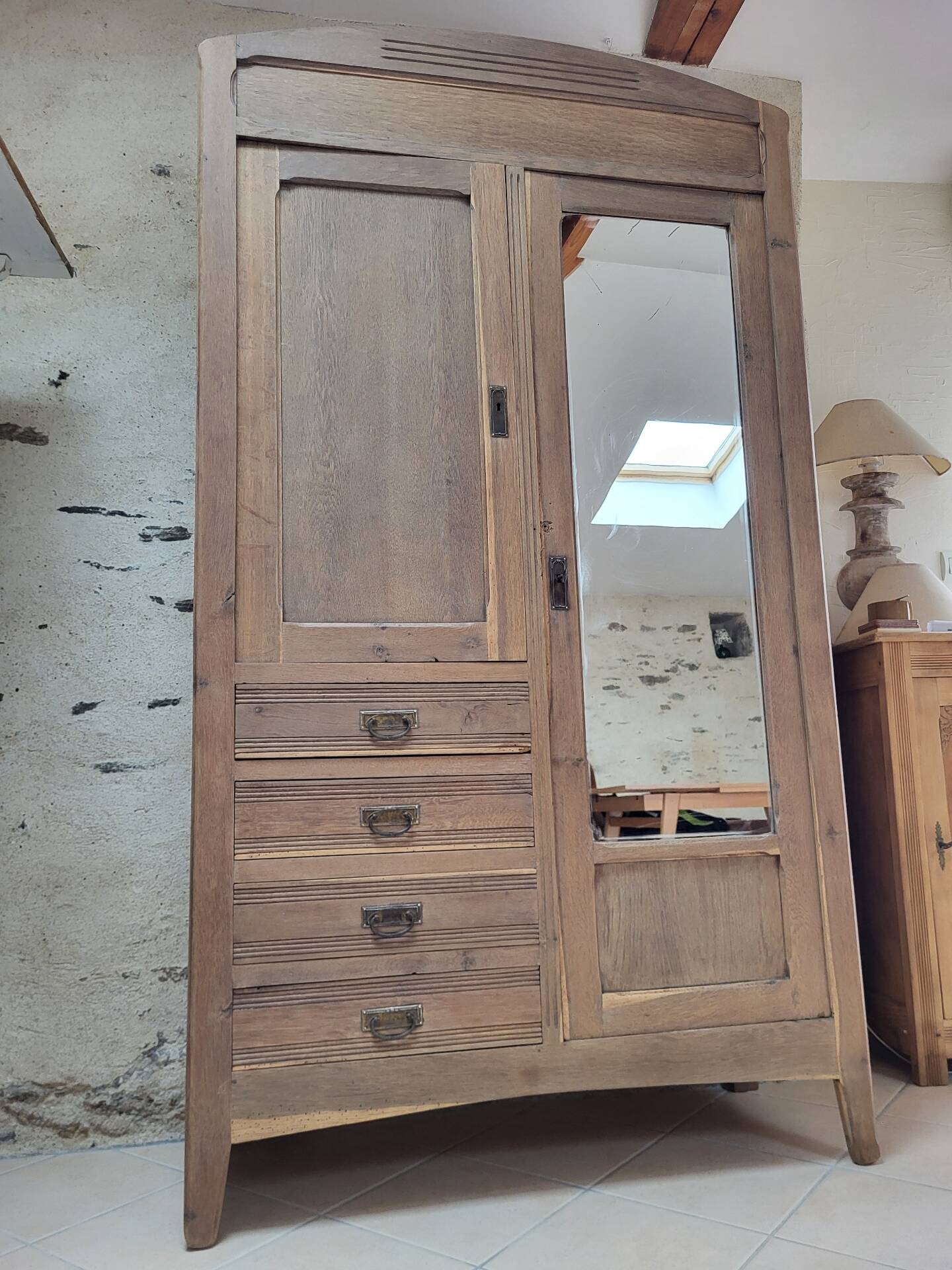 Armoire parisienne