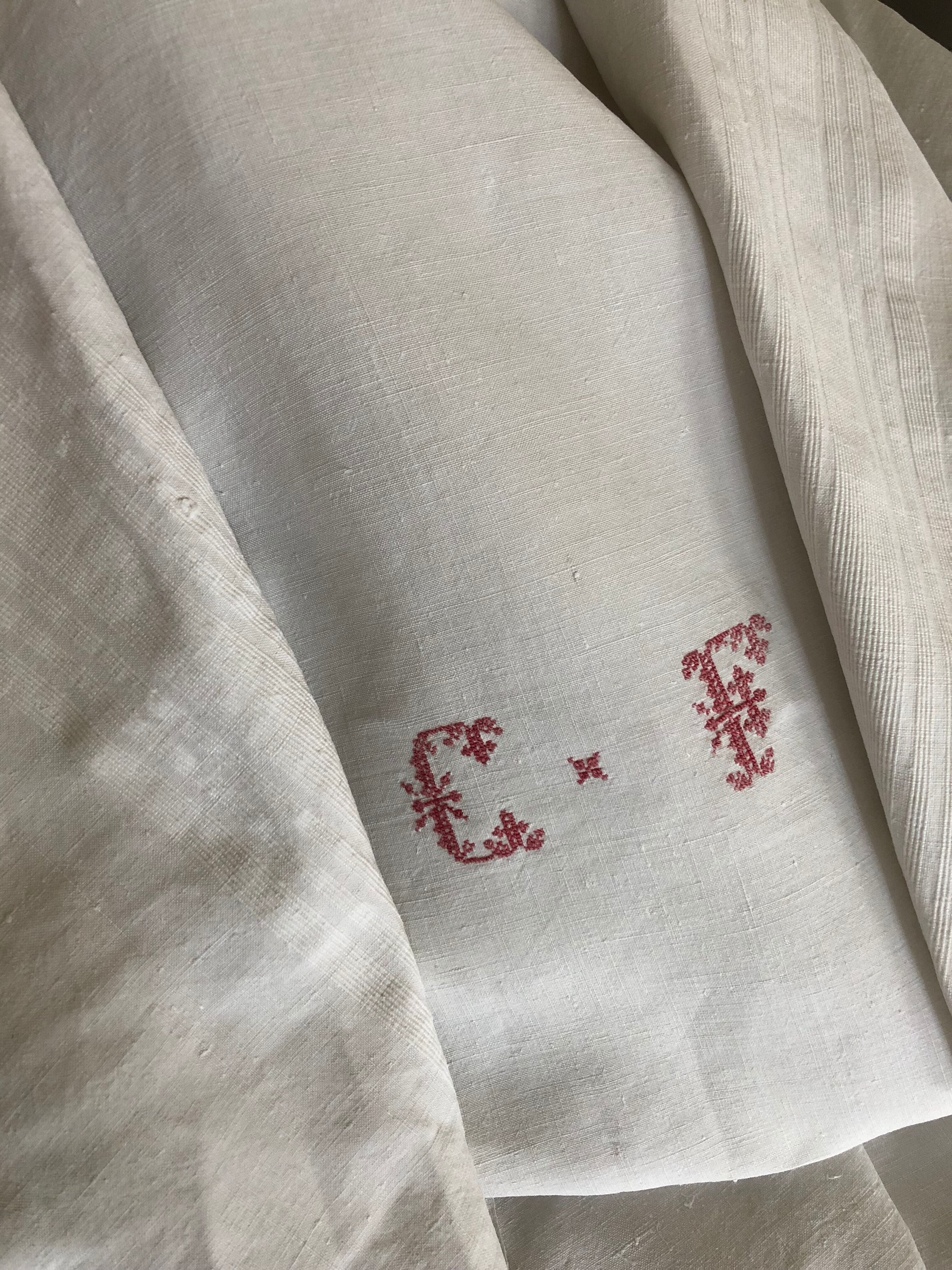 Winegrower's tablecloth, monogram and bedding