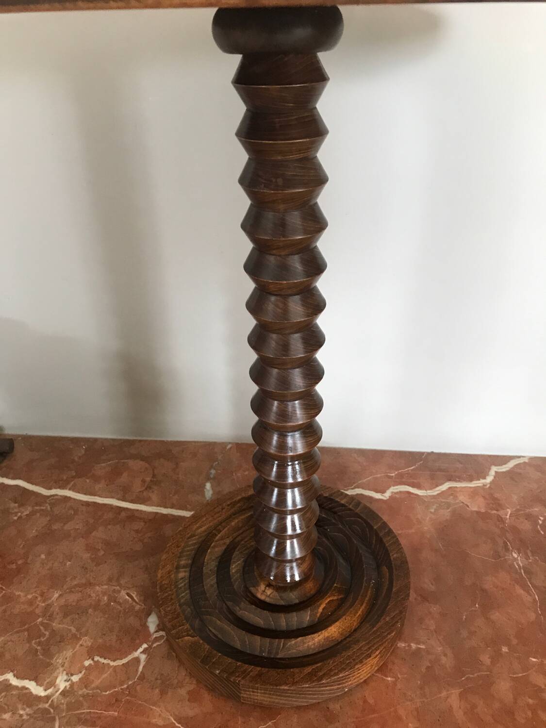 Very pretty oak pedestal screw saddle