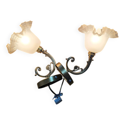 Appliques murales originales et vintage, bras laiton et tulipe dentell