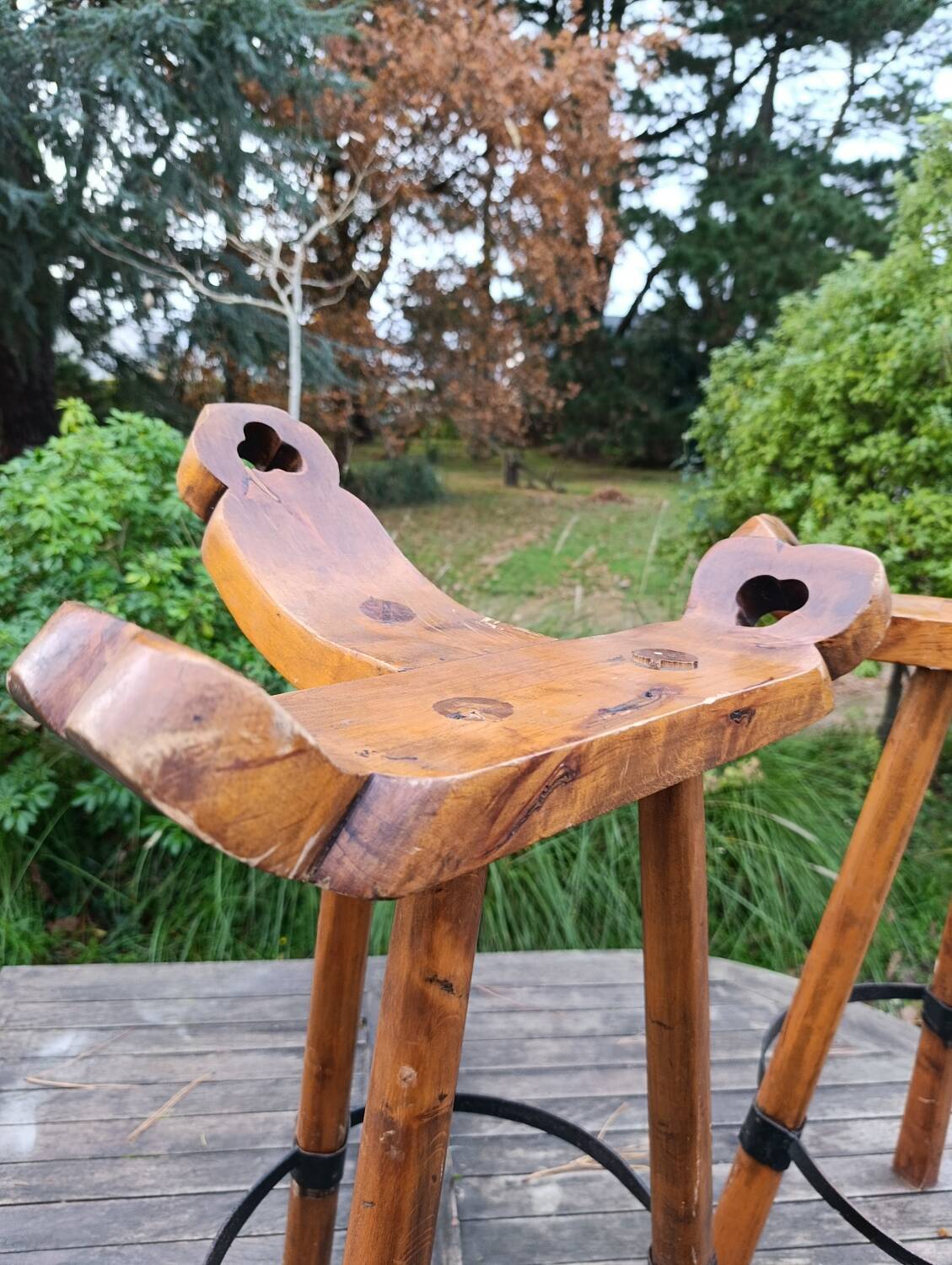 2 tabourets espagnols tripode brutaliste chêne massif, 1960