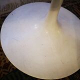 Table avec 5 chaises et 1 tabouret, d' Eero Saarinen pout Knoll