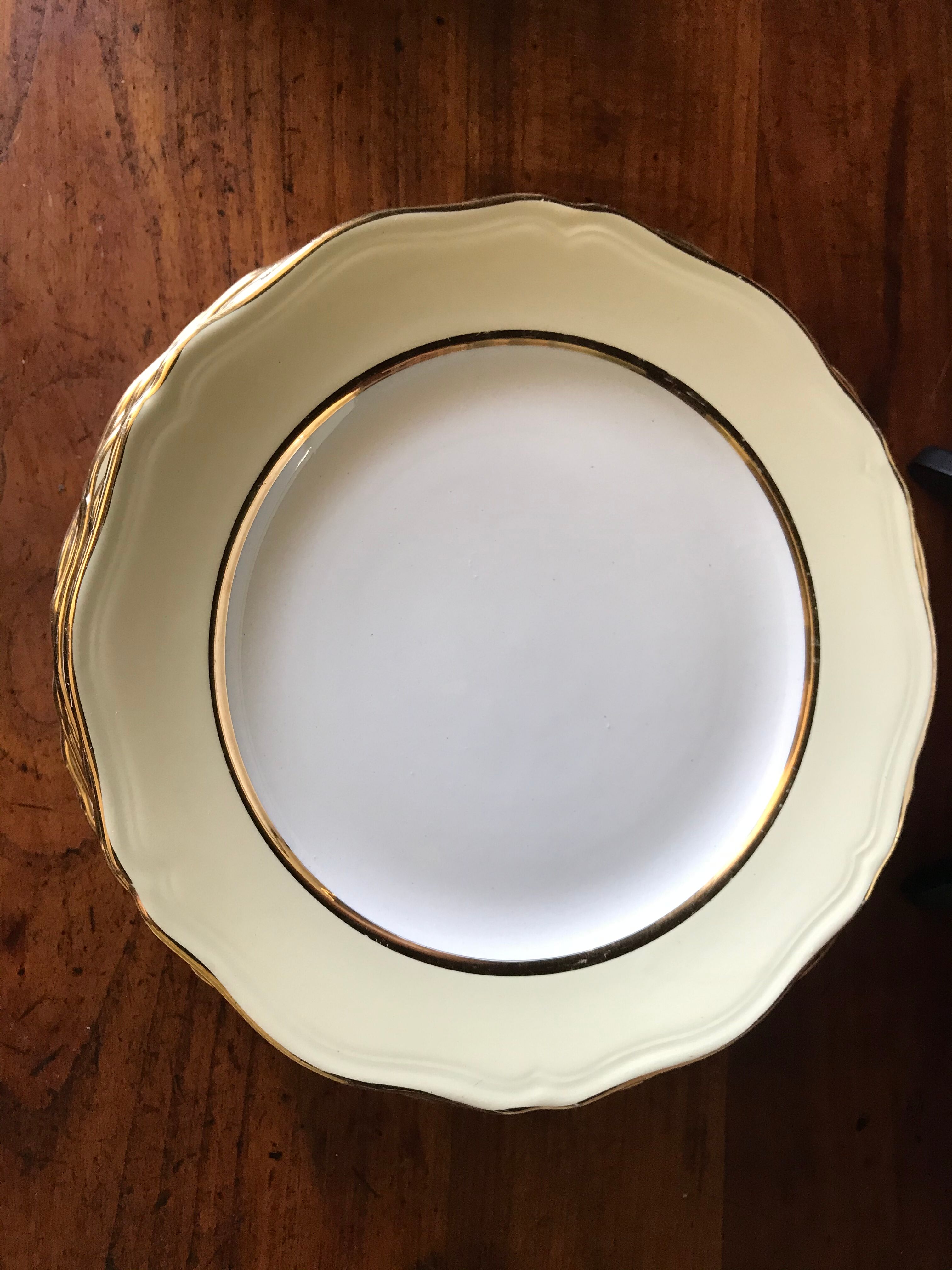 10 Saint Amand dessert plates