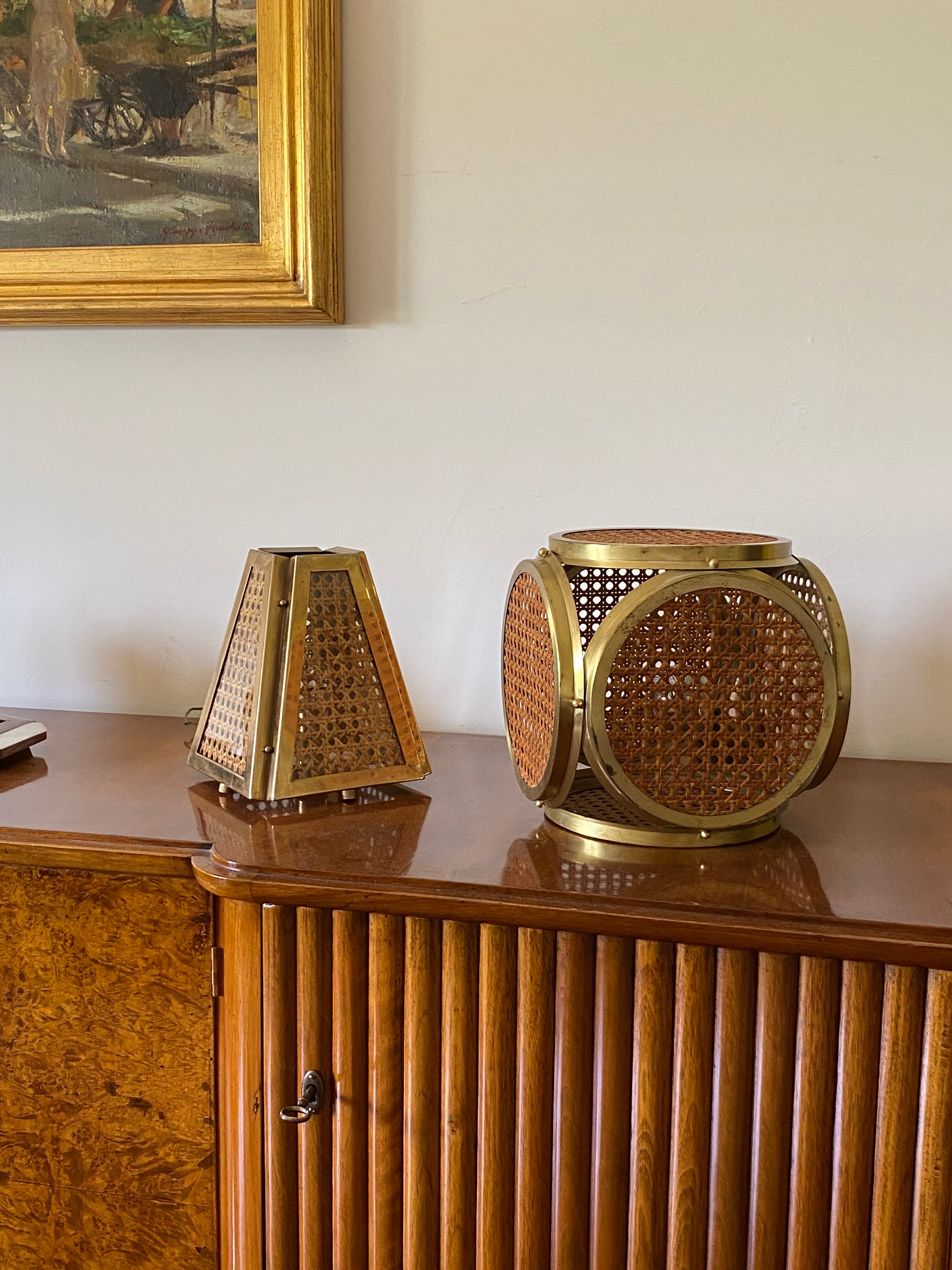 Ensemble de 2 lampes régence hollywoodiennes en laiton et paille viennoise, Italie 60's / 70's
