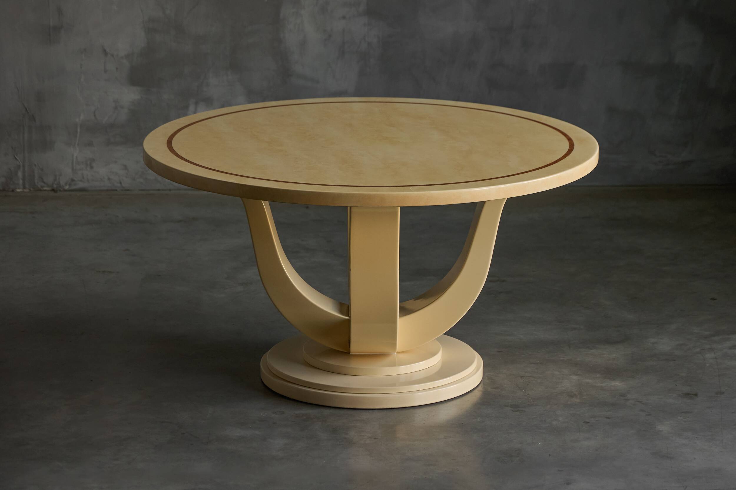 Table laquée imitation marbre de Jean Claude Mahey, France, années 1970