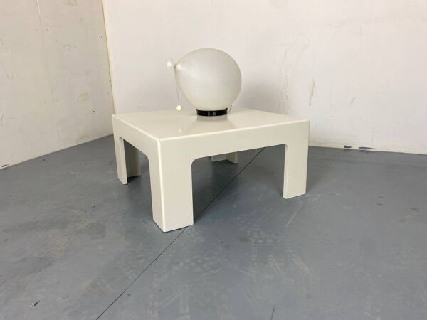 Table basse blanche Space Age des années 1970