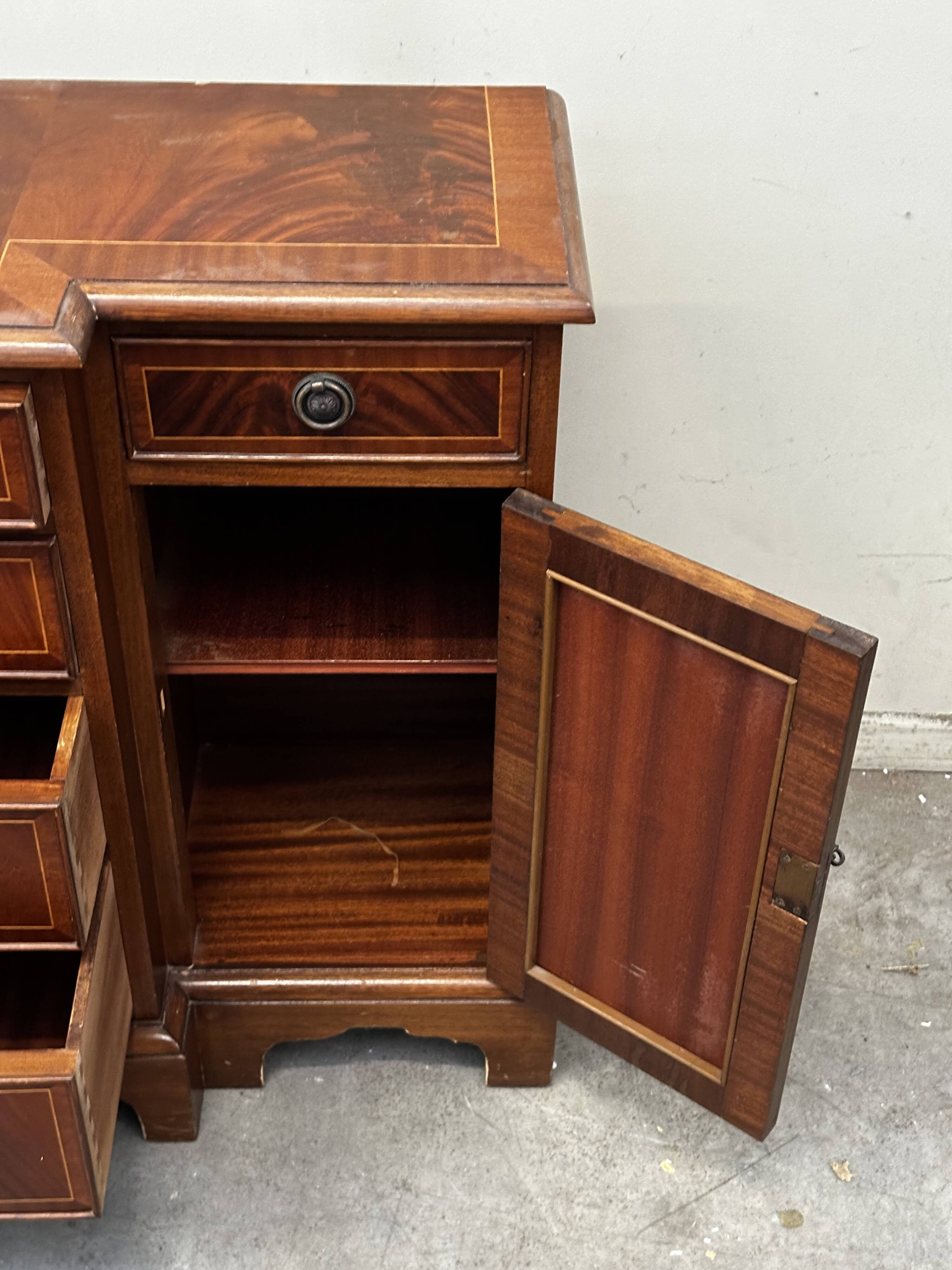 Buffet Anglais en acajou fin 19 e