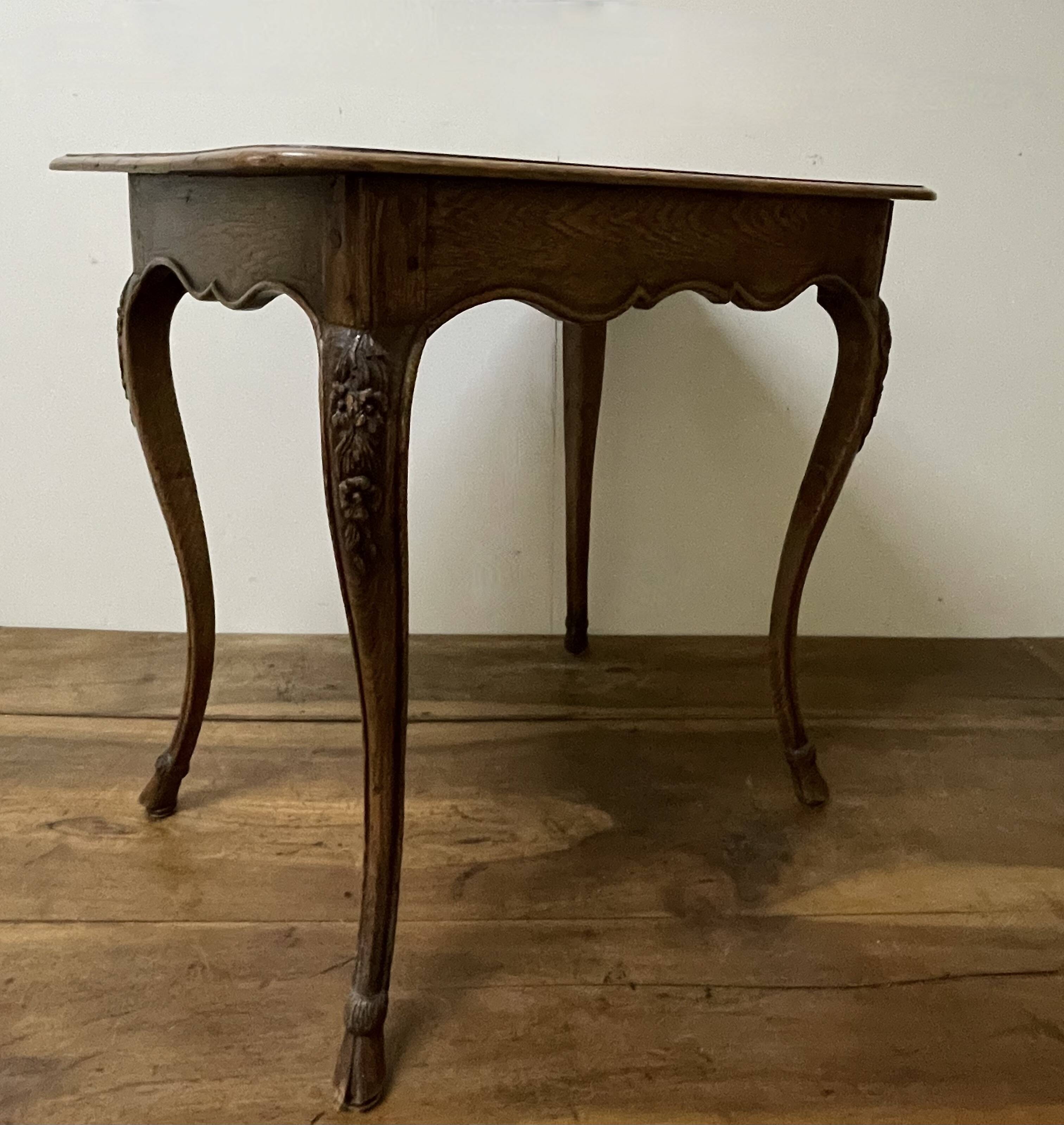 Table d appoint en chêne d époque du XIX ème siècle