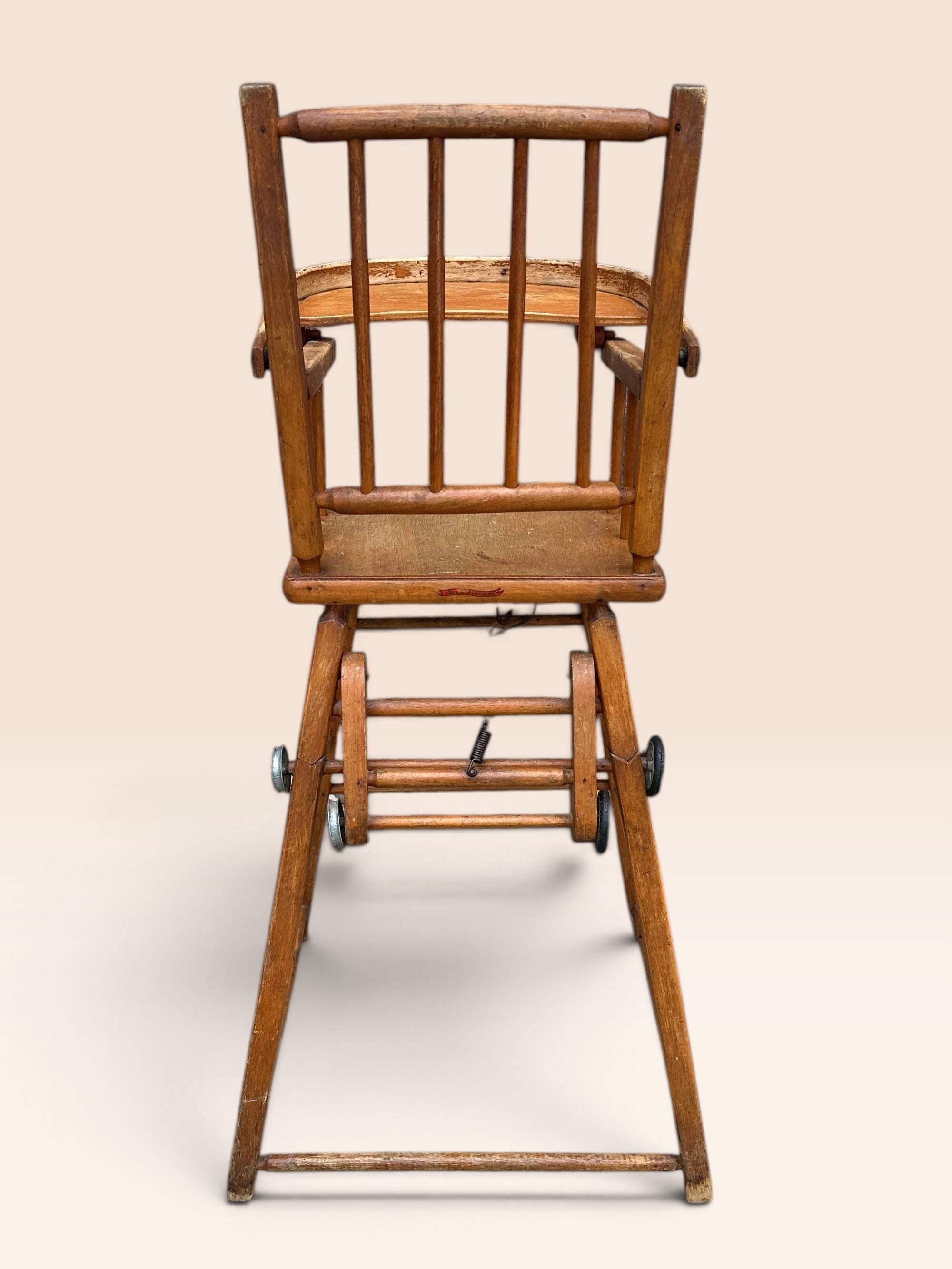 Chaise haute pour enfant en bois courbé