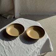 Lot de 2 assiettes creuses en grès liseré brun et marron D21,5