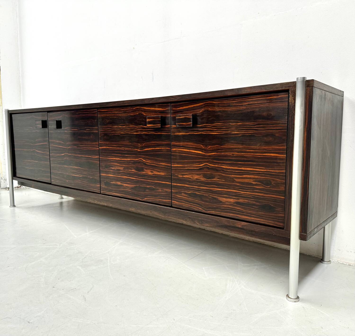 Buffet vintage en palissandre du Brésil, Belgique années 1970.