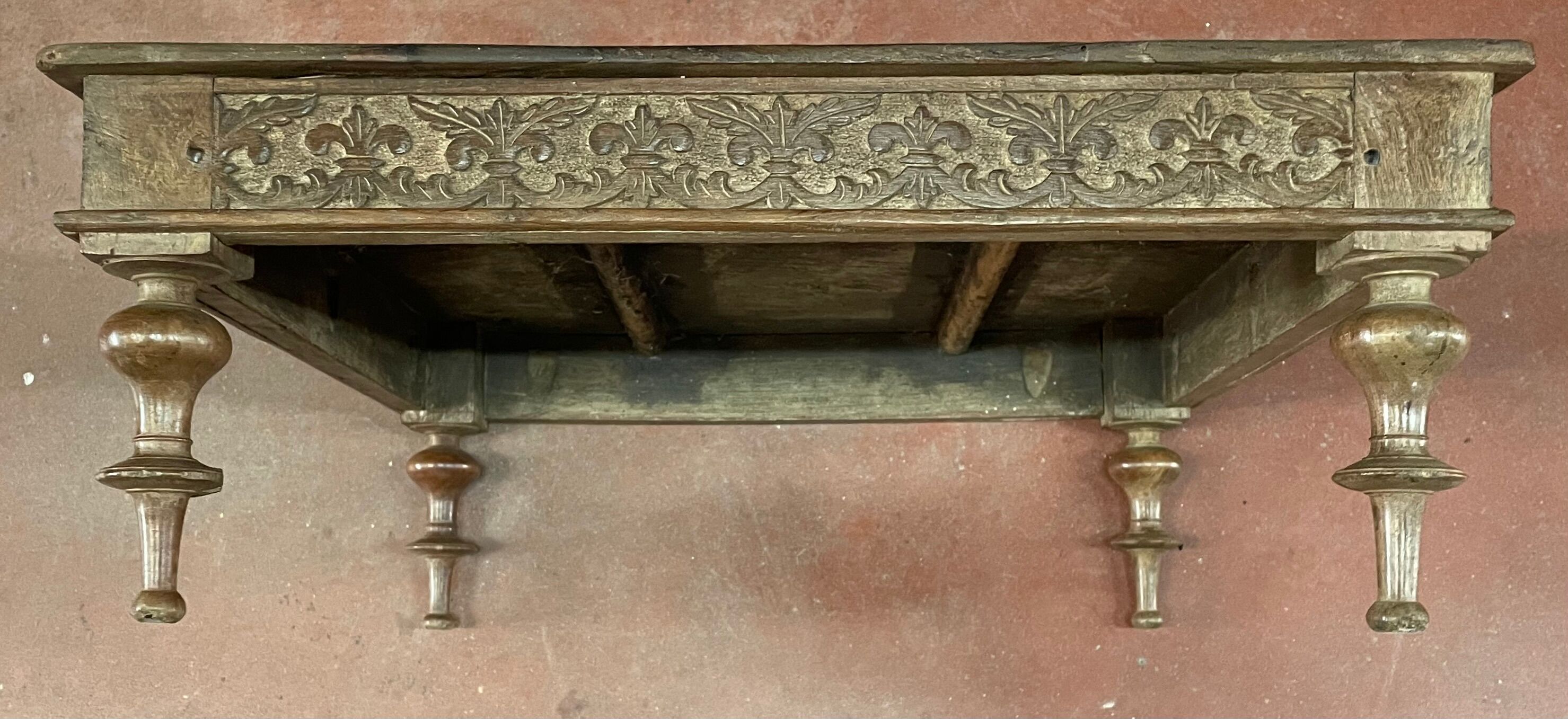 Ancient india square coffee table in solid teak wood decorated with a rosette