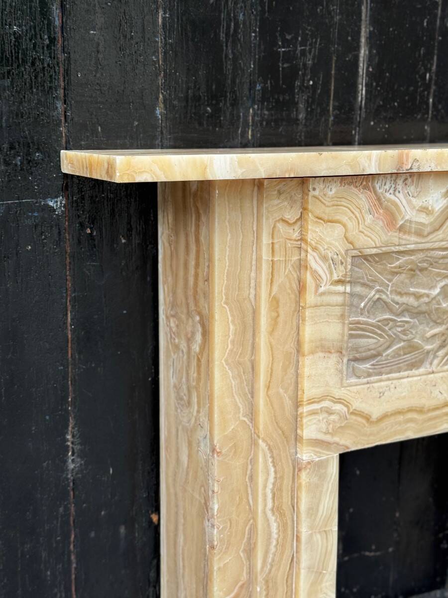 Cheminee Artdeco en onyx beige vers 1920