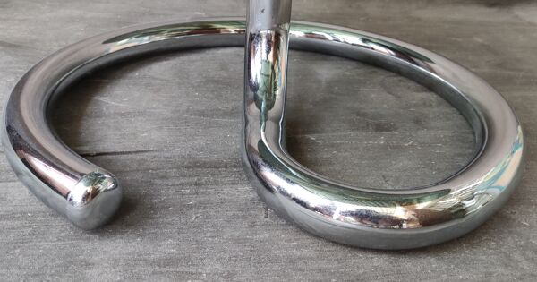 Table basse années 1970 en verre fumé et chrome