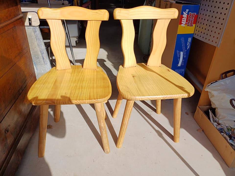 2 country Bavarian chairs