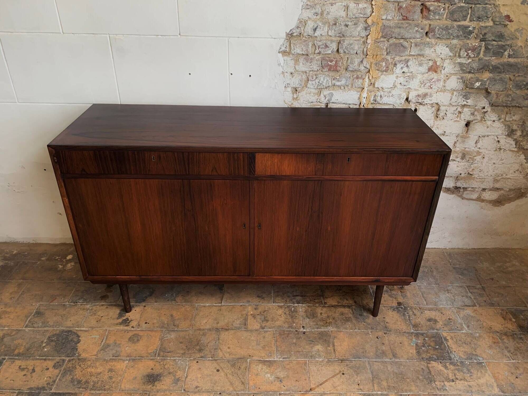 Buffet -Enfilade scandinave en palissandre des années 1960.