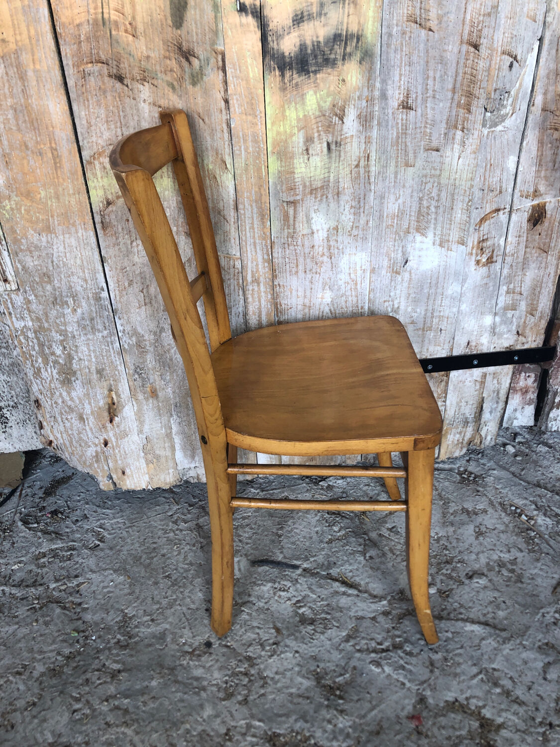 Chaise bistrot en bois clair années 70 vintage