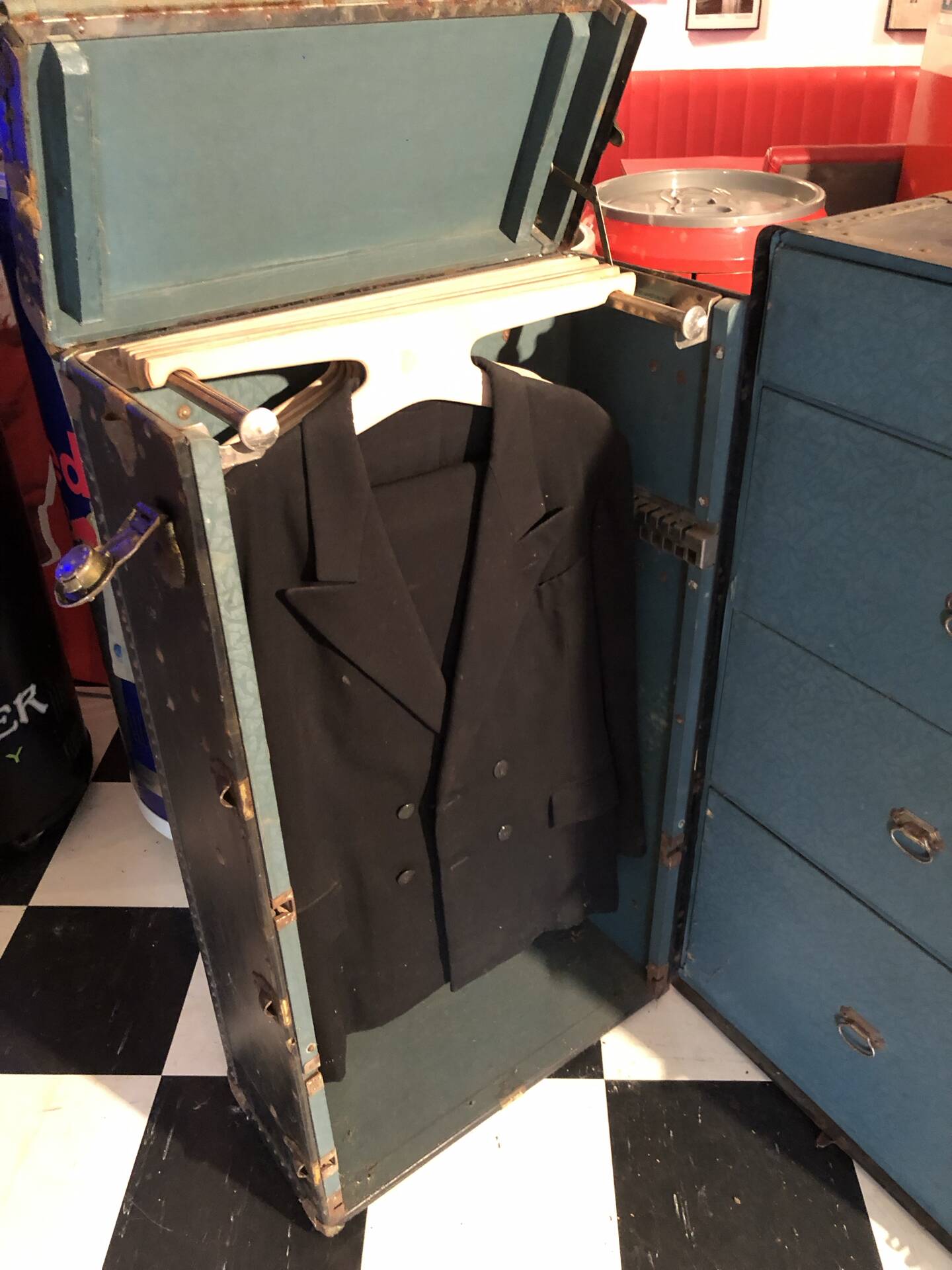 Travel trunk