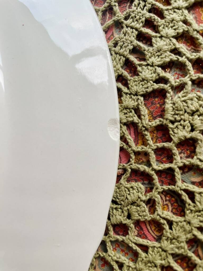 Set of 6 beige earthenware dinner plates, circa 1970, Sarreguemines, France.