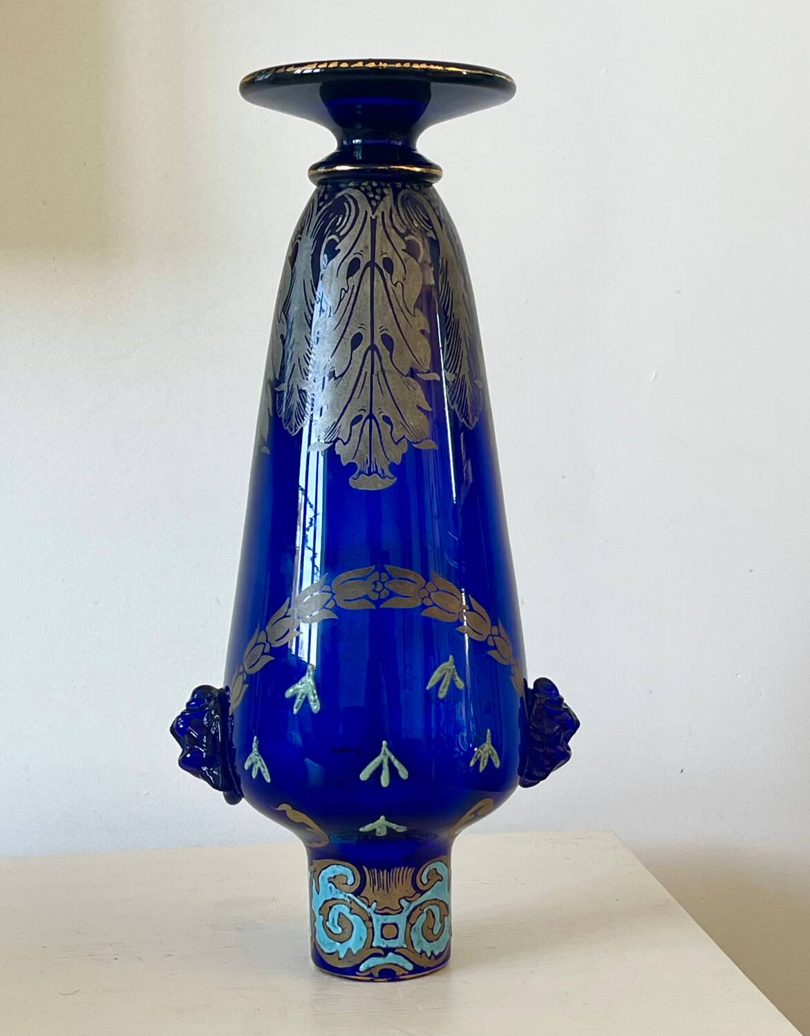 Vase en verre émaillé Art Nouveau.